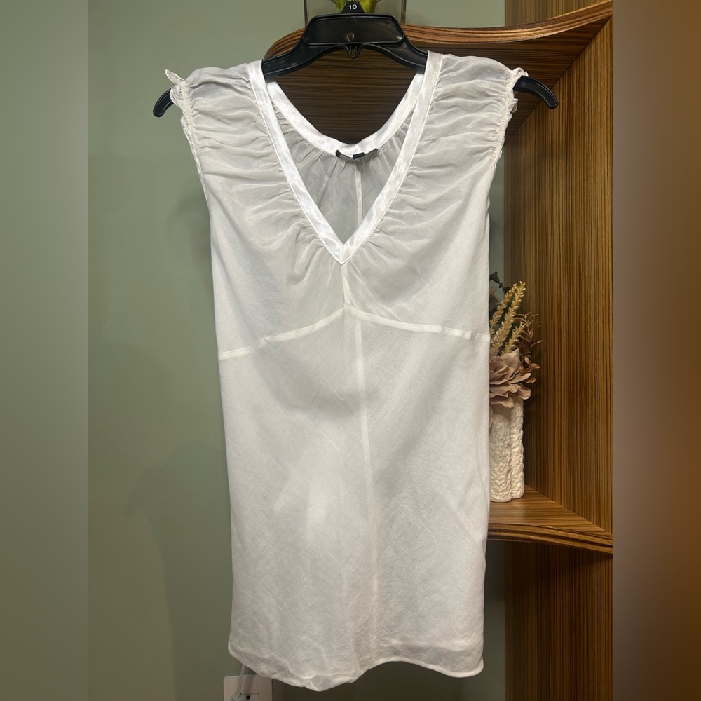 The Limited Women’s White Sleeveless V-Neck Top Y2K Vintage, Size Medium